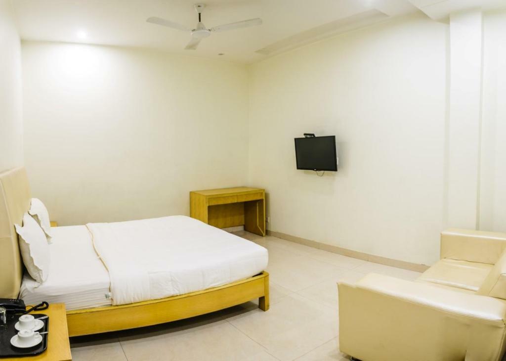 Hotel Yash Inn Mirzapur Экстерьер фото