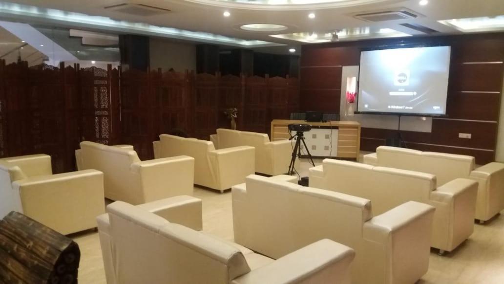 Hotel Yash Inn Mirzapur Экстерьер фото