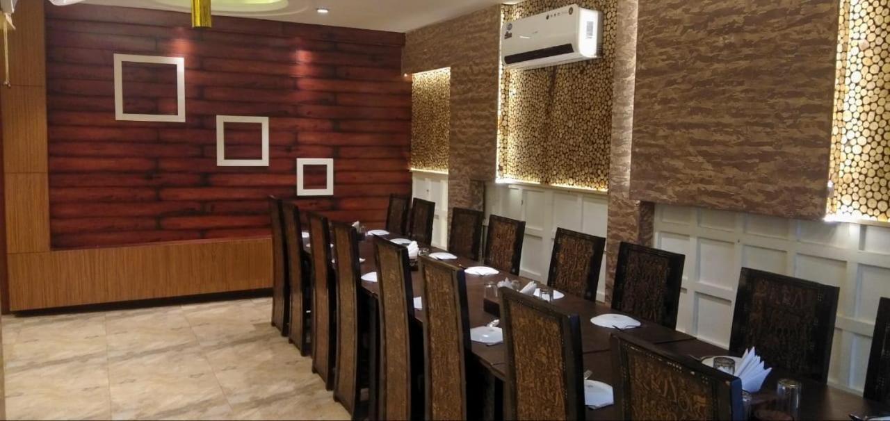 Hotel Yash Inn Mirzapur Экстерьер фото
